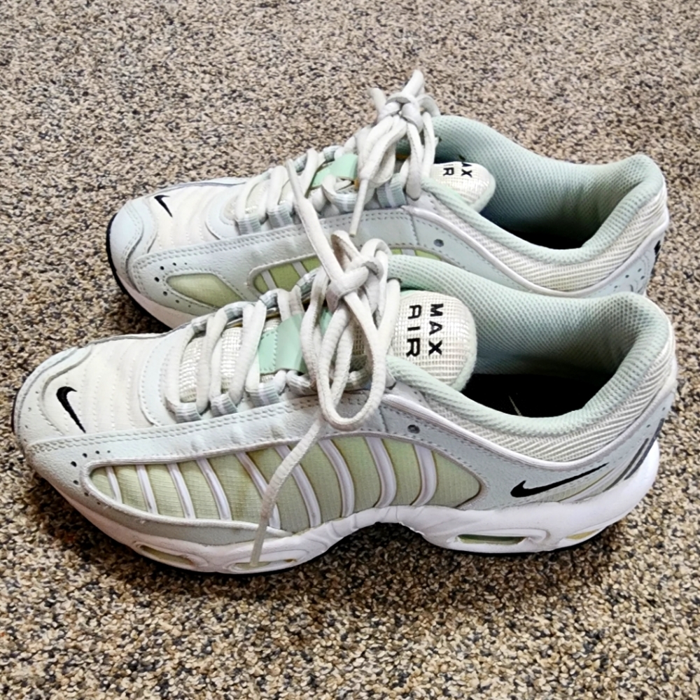 Nike Tailwind green sneakers